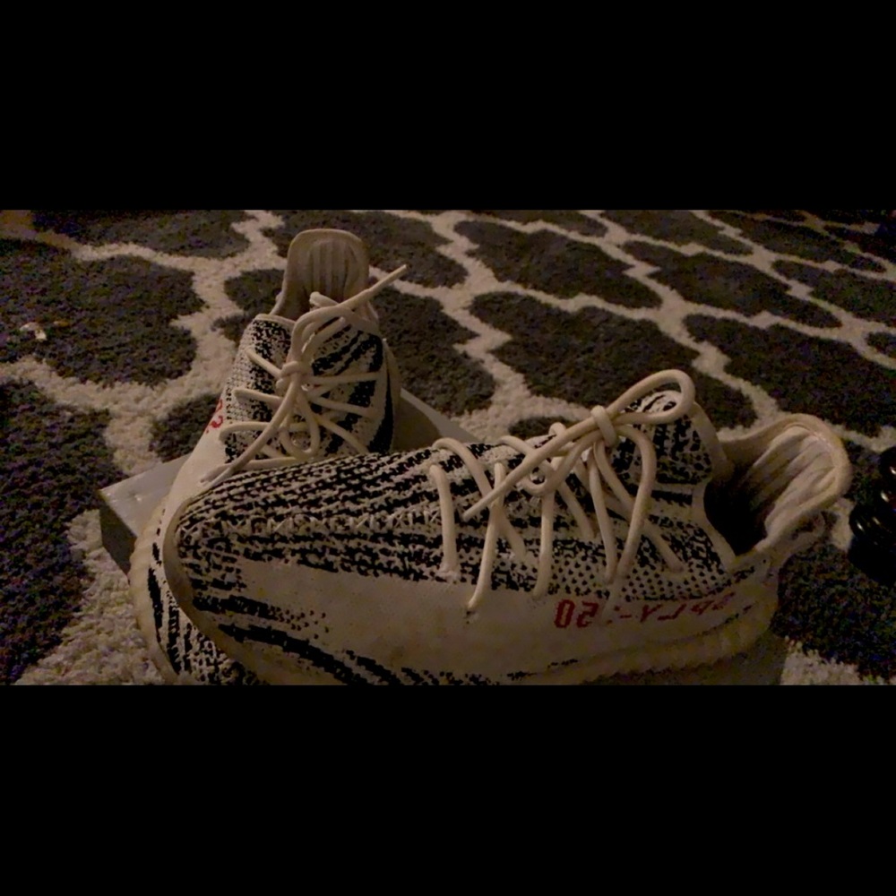 Yeezys boost 350 v2 zebra